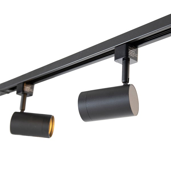 Zwei zylindrische LED Strahler an einer Stromschiene aus Metall.