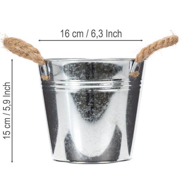 Verzinkter Metalleimer mit Seilgriffen, Höhe 15 Zentimeter, Durchmesser 16 Zentimeter.