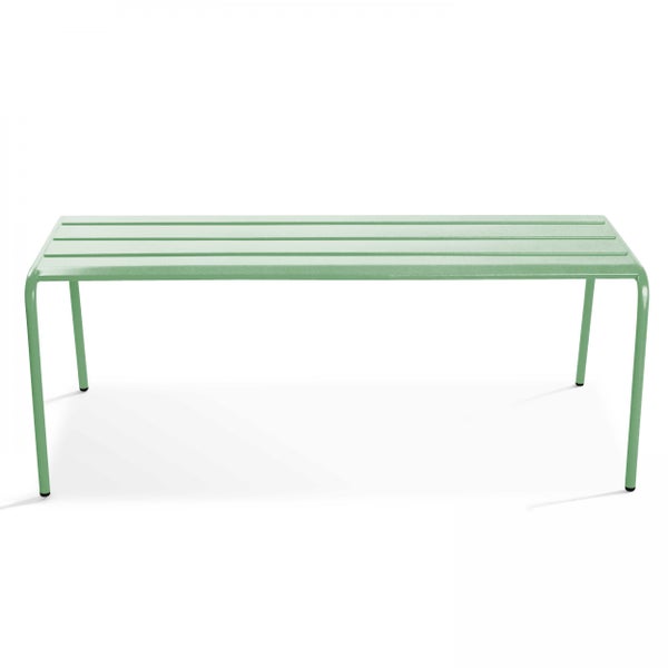 Gartenbank aus Metall in Salbeigrün, mit Lattenstruktur und abgerundeten Beinen.