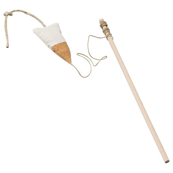 Katzenspielzeug Angel mit Holzstab, Kordel und Anhänger aus Kork und Stoff.