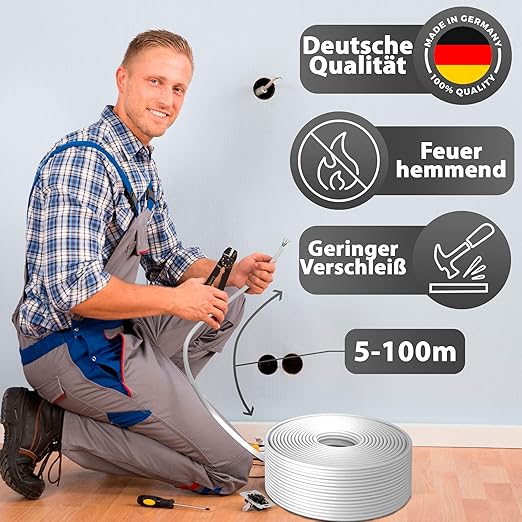 Elektriker verarbeitet ein flammhemmendes Elektrokabel von einer 5 bis 100 Meter Rolle, deutsche Qualität, verschleißfest.