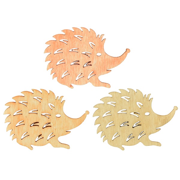 Drei hölzerne Igeldekorationen