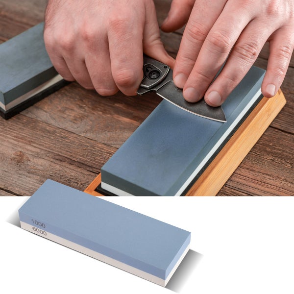Kombinationsschärfstein mit Körnung 1000 und 6000 auf Holzsockel, Abziehstein und Winkelführung