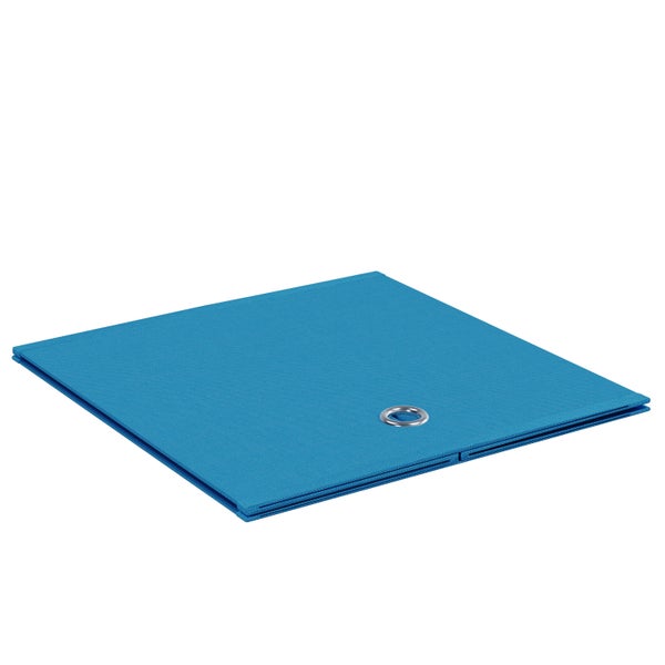 Zusammenfaltbare Aufbewahrungsbox aus blauem Stoff mit einer Metallöse.