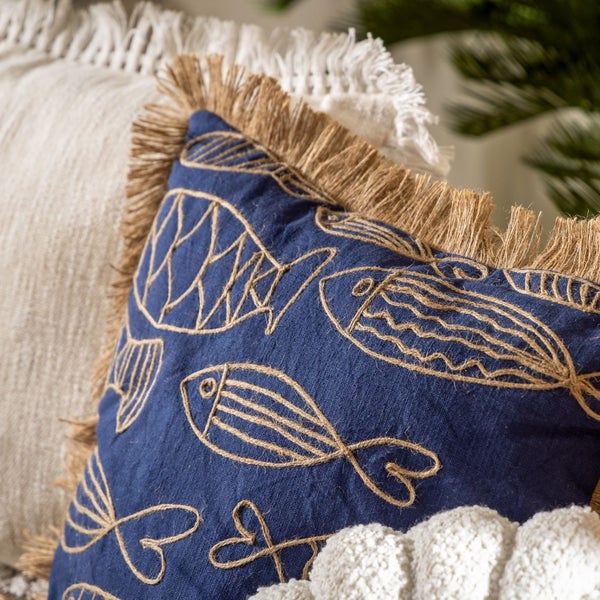 Dekokissen mit Fischmuster und Fransen