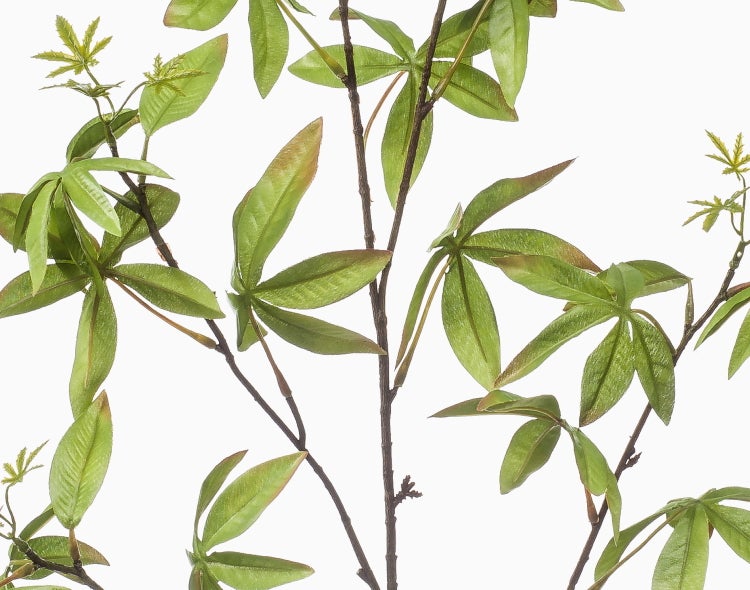 Künstlicher Zweig mit grünen handförmigen Blättern und naturgetreuem braunem Stiel.