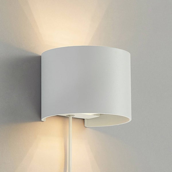 Duschwand mit schwarzem Rahmen in Transportverpackung