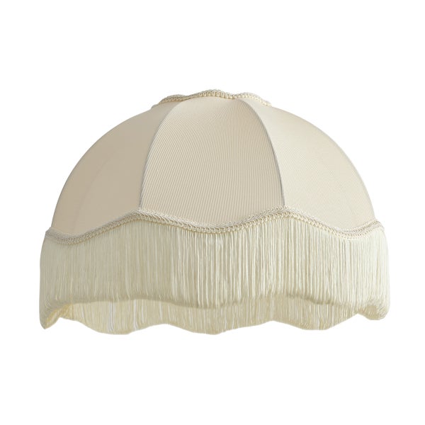 Cremefarbener Stofflampenschirm in Kuppelform mit Fransen.
