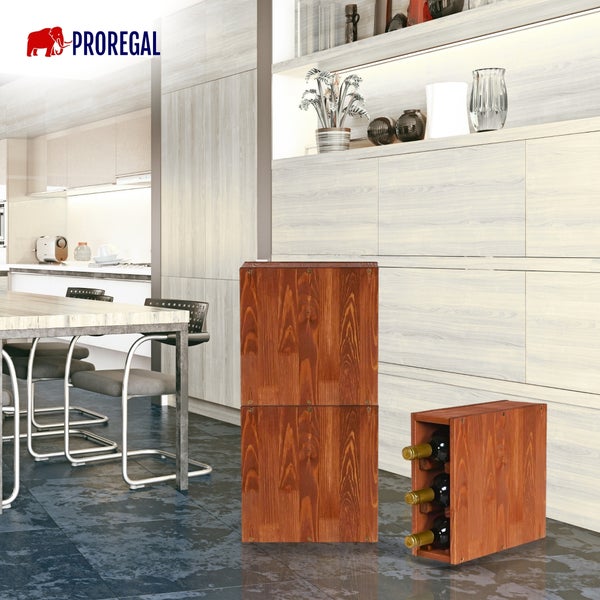 Proregal Logo. Weinregal aus Massivholz, bestehend aus stapelbaren Modulen, in einer hellen, modern eingerichteten Küche.