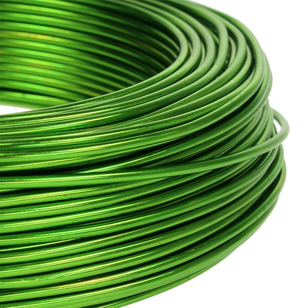 Grüner Basteldraht aus Aluminium auf einer Rolle.
