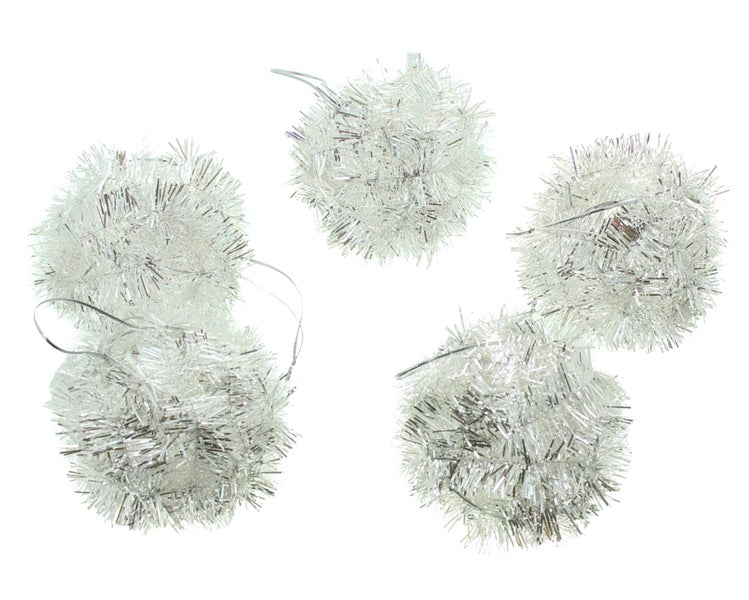 Dekorative Christbaumkugeln mit Lametta