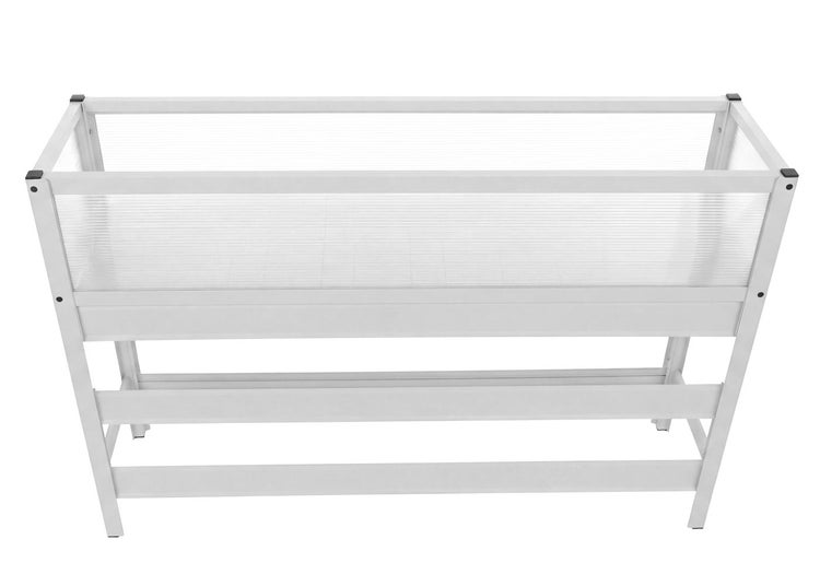 Hochbeet mit transparenten Polycarbonatplatten und Aluminiumrahmen.