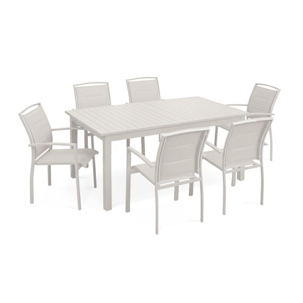 Hellgraues Gartenmöbel-Set mit einem rechteckigen Tisch und sechs Stapelstühlen mit Armlehnen, aus Aluminium und Textilgewebe.