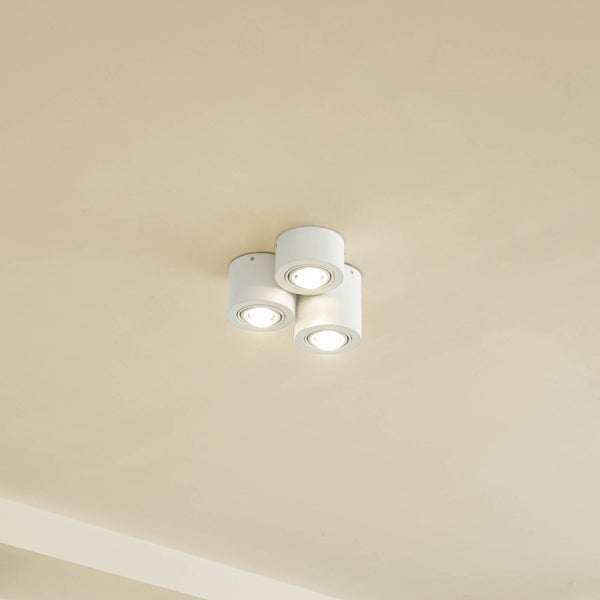 Deckenleuchte mit drei Strahlern