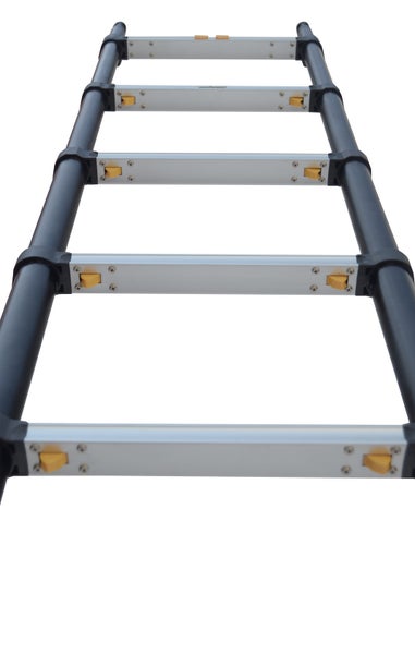 Ausgezogene Teleskopleiter mit Sprossen