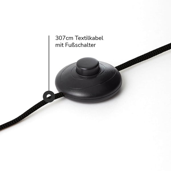 Geschlossenes Garagentor mit Rollladen