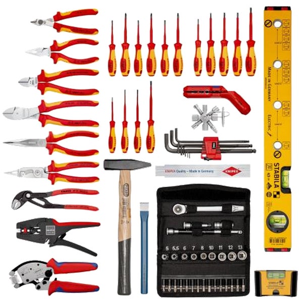 Sortiment verschiedener Werkzeuge wie Zangen, Schraubendreher, Hammer, Wasserwaage und Steckschlüsselsatz