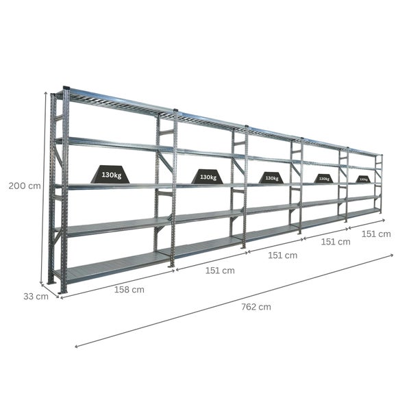 Langes, verzinktes Metallregal mit mehreren Ebenen und Gewichtsangaben