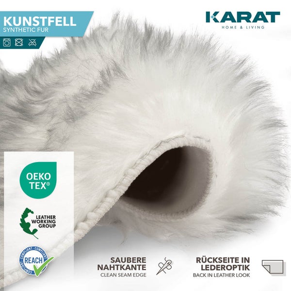 Karat Home & Living Kunstfell weiß-grau, Lederoptik-Rückseite, Nahtkante, Oeko-Tex, REACH, Leather Working Group, Karat Home & Living Logo.