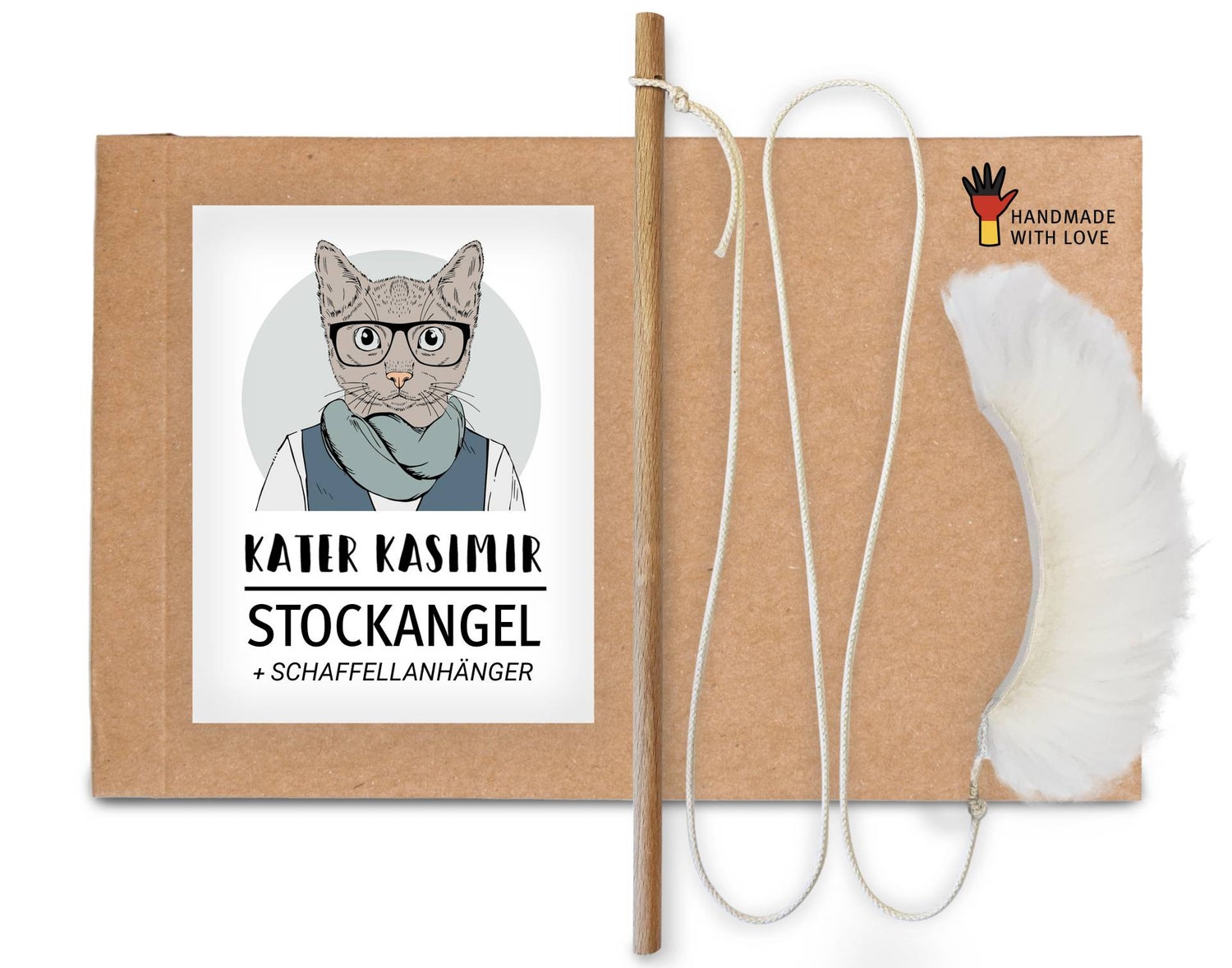 Premium Spielangel für Katzen mit echtem Schaffell. Extra langer Holzgriff mit langem Baumwollband. Von Hand und mit Liebe in Deutschland gefertigt