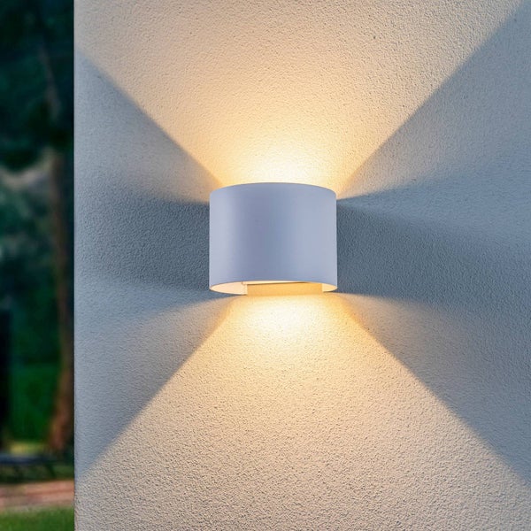 Lindby LED Wandleuchte außen Nivar (spritzwassergeschützt (Modern) in Weiß aus Metall (1 flammig, ) - Außenwandleuchten Wandlampe Led Außenlampe Outdoor für Außenwand/Hauswand Haus