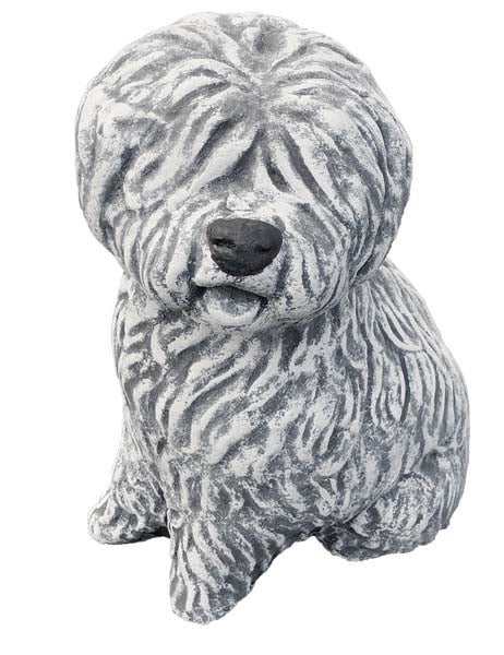 Gartenfigur Hund aus Steinguss in detaillierter Felloptik zur Gartendekoration