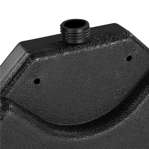 Nahaufnahme eines schwarzen Sonnenschirmständers aus Kunststoff mit strukturierter Oberfläche und Gewindeöffnung.