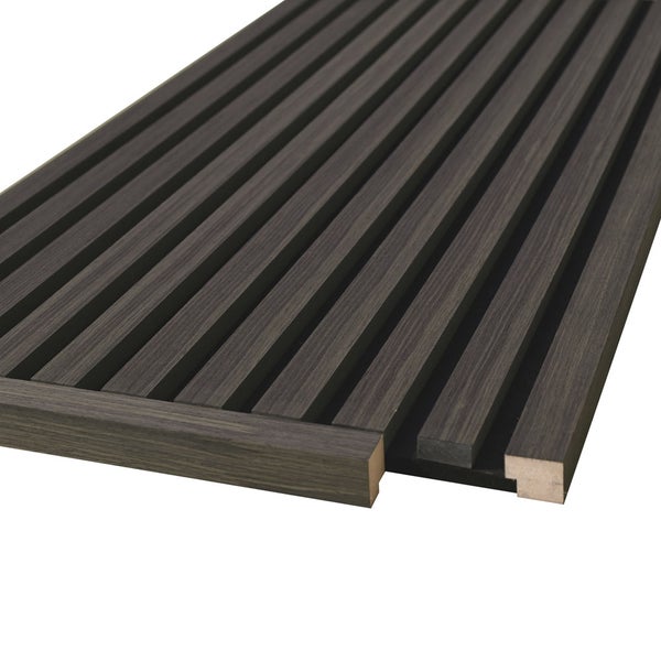 Lamellenwandpaneel aus Holzwerkstoff in dunkler Optik mit profilierten Leisten für Wandverkleidung