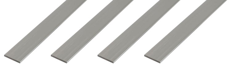 Vier flache Metallprofile aus Aluminium zur Verwendung im Heimwerkerbereich