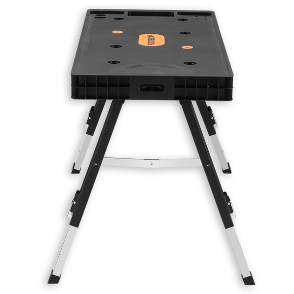 Werkbank mit klappbaren Beinen für den mobilen Einsatz.