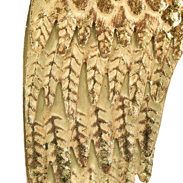 Nahaufnahme eines Blattornaments mit gezacktem Rand