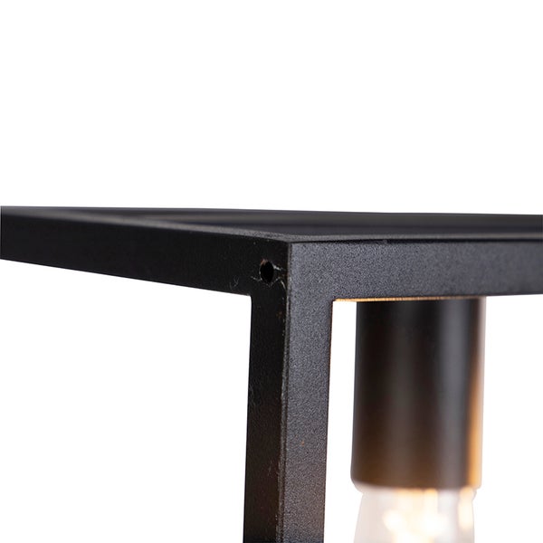 Detailansicht einer schwarzen Außenleuchte