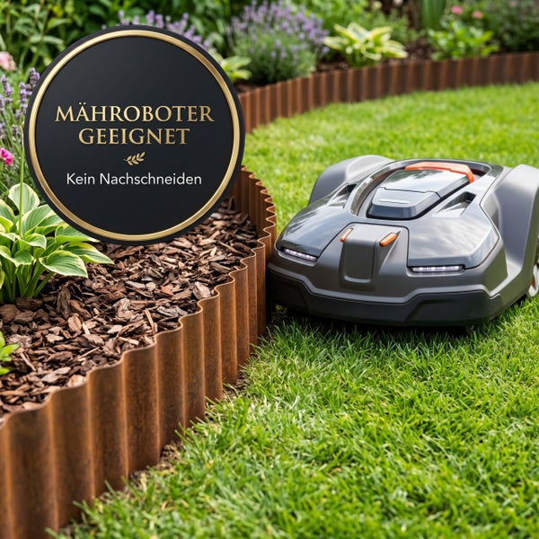 Metall Rasenkante mit Mähroboter-Symbol in einem Garten mit Mähroboter auf dem Rasen.