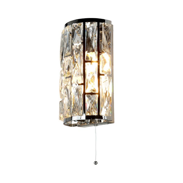 Wandleuchte mit Kristallelementen und Zugschnur