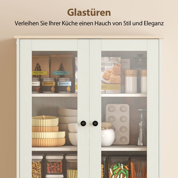 Weißer Küchenschrank mit Holzrahmen, Glaseinsätzen und schwarzen Knöpfen, befüllt mit Vorratsgläsern und Geschirr.