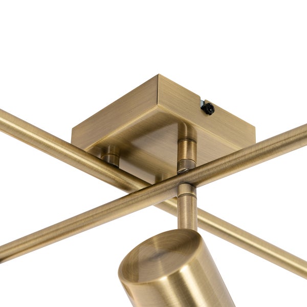 Nahaufnahme einer Deckenleuchte mit verstellbaren Spots