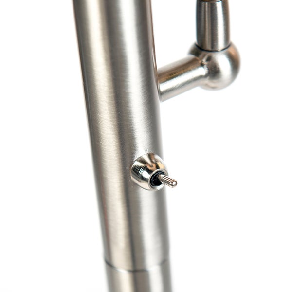 Detailaufnahme eines Schalters an einer Metallstange