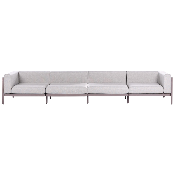 Viersitzer Sofa mit Stoffpolsterung und Metallgestell.