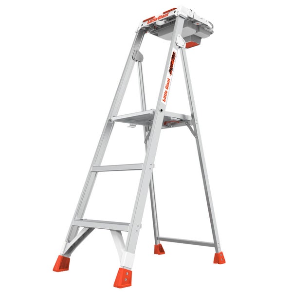 Little Giant Paint Pro Podestleiter aus Aluminium mit Ablageschale und rutschfesten Standfüßen.