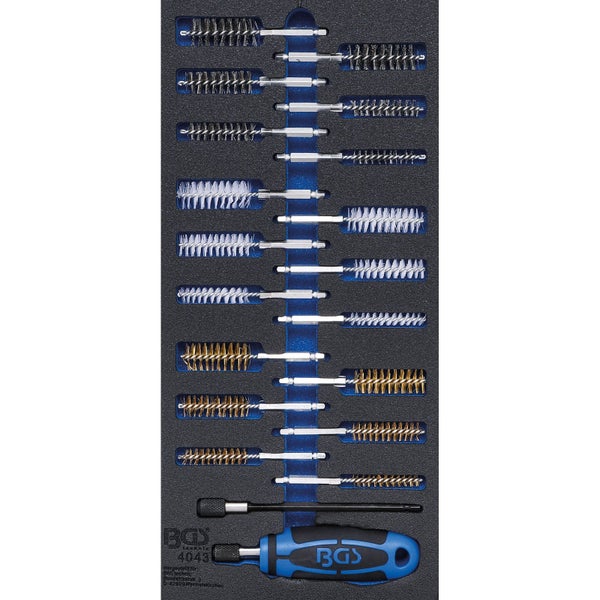 BGS Technic Bürsten-Satz mit 18 Bürsten aus Messing, Stahl und Nylon, inklusive Handgriff und Verlängerung in einer Schaumstoffeinlage.