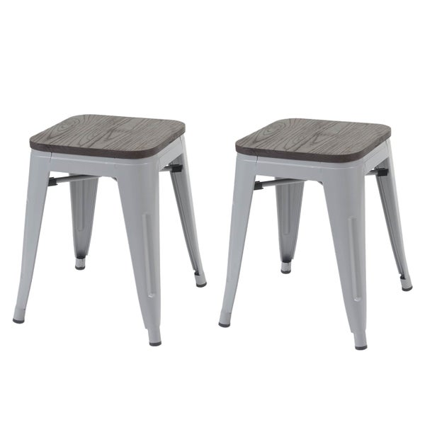 Zwei Hocker mit quadratischer Holzoberfläche und Metallgestell