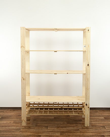 Holzregal mit fünf Ebenen