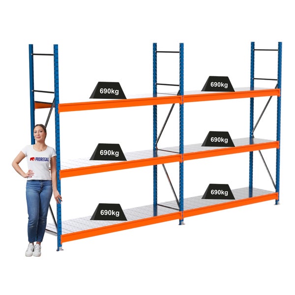 Regal mit drei Ebenen und einer Traglast von 690 Kilogramm pro Ebene.
