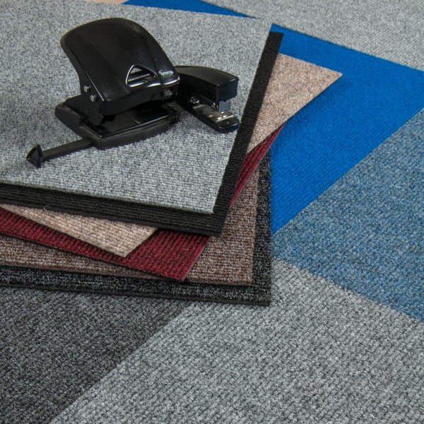 Beige Teppichfliesen Nadelvlies gerippt Selbstliegende Teppichfliesen 50 x 50 cm robust Nadelfilz Bodenbelag