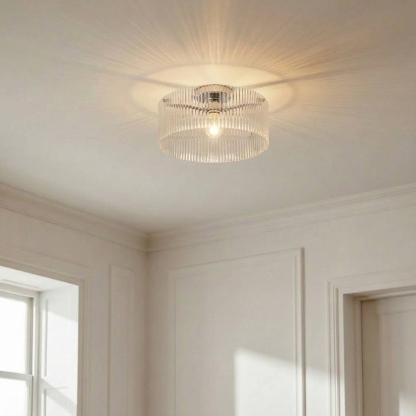 Runde Deckenleuchte aus Glas im Interieur