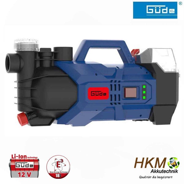 Güde Akku-Gartenpumpe mit Tragegriff, Display und Filter. Güde Logo, Lithium-Ionen-Technologie 12 Volt, HKM Akkutechnik Logo.