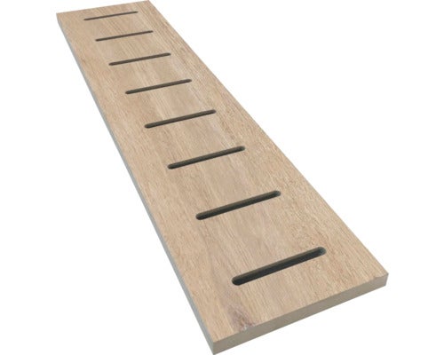 Holzregalboden mit Schlitzen