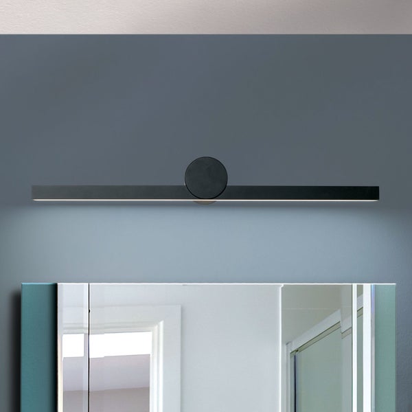 Moderne Spiegelleuchte in schlankem, horizontalem Design zur Montage über einem Badezimmerspiegel.