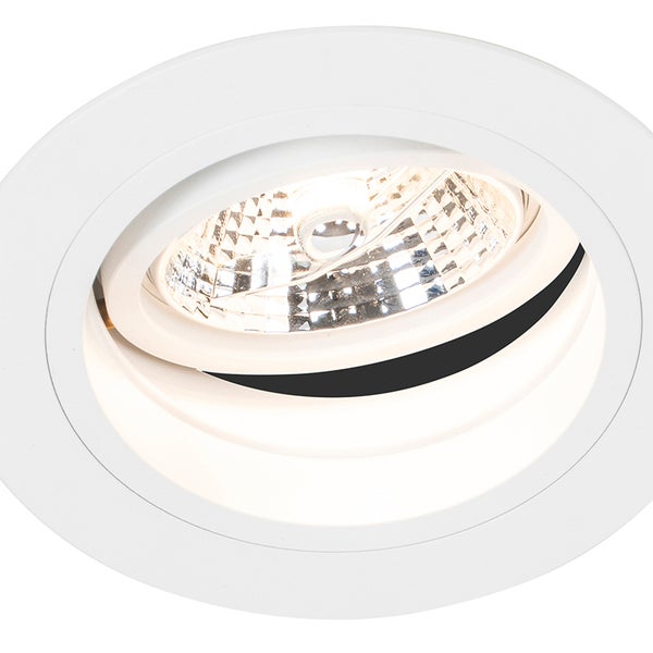 Schwenkbarer Einbaustrahler in Weiß, rund, mit strukturiertem Reflektorleuchtmittel.