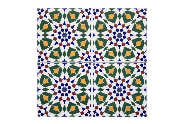 Vier dekorative Fliesen mit geometrischem Muster für Wand- und Bodenbeläge.